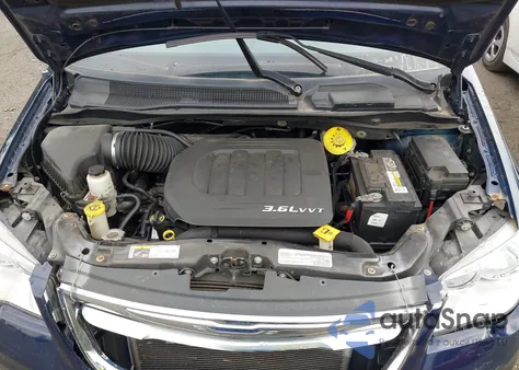 2015 Chrysler Town & Country Touring-L z USA, uszkodzony, nr VIN 2C4RC1CG8FR727656